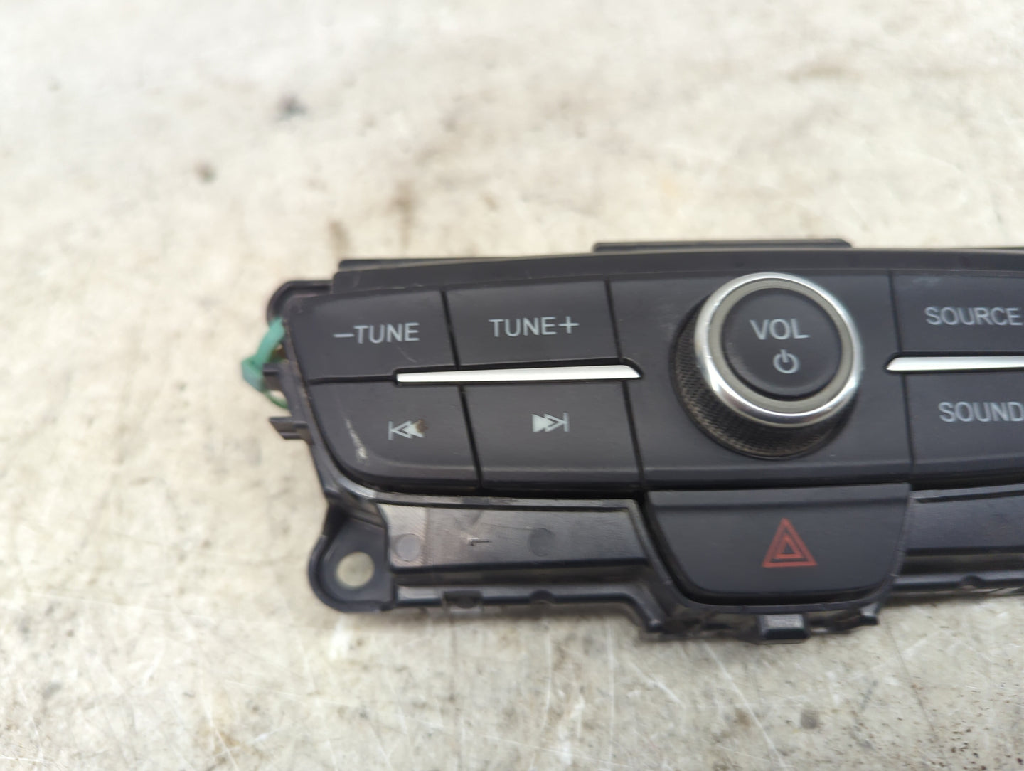 2019 Ford Escape Radio AM FM Cd Player Receiver Replacement P/N:JJ5T18K811HB 4F571-HB, 7C7322D4, 17025170-01 Fits OEM Used A