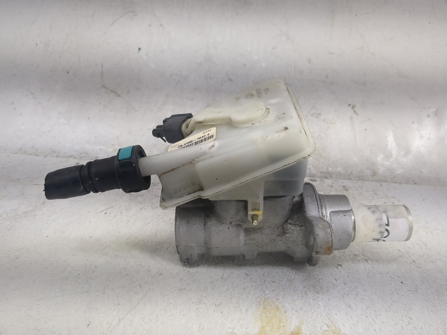 2013-2019 Ford Escape Brake Master Cylinder 1498228 - Oemusedautoparts1.com