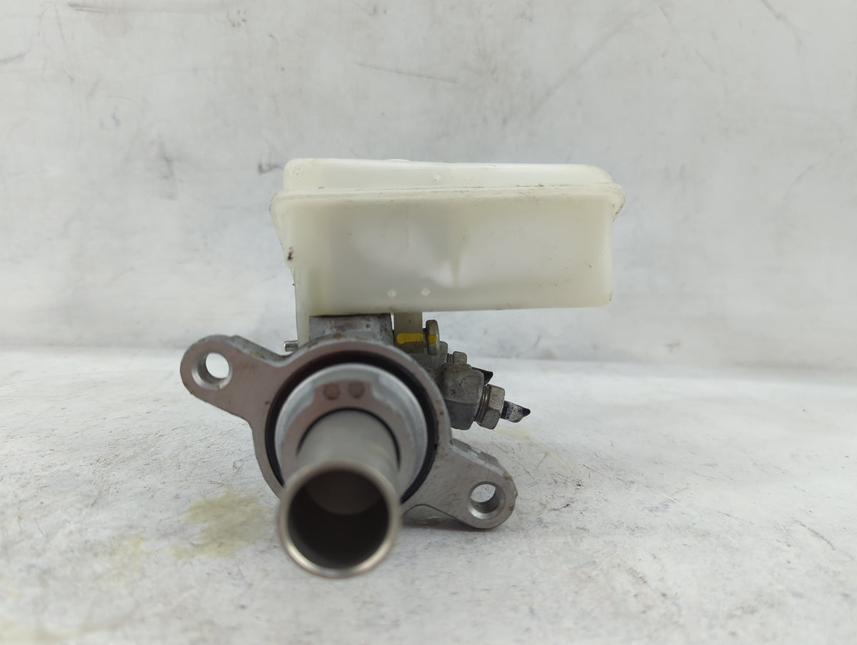 2013-2019 Ford Escape Brake Master Cylinder 1498912 - Oemusedautoparts1.com