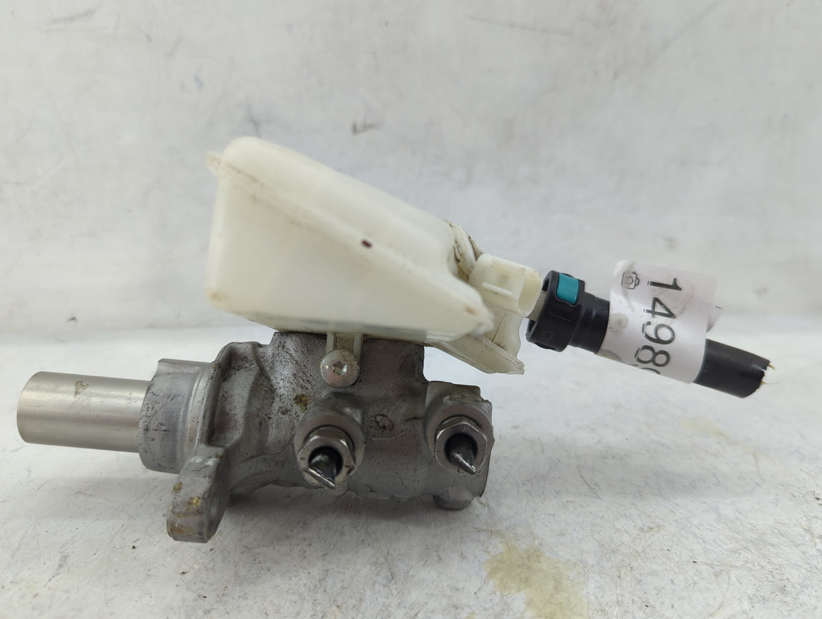 2013-2019 Ford Escape Brake Master Cylinder 1498912 - Oemusedautoparts1.com