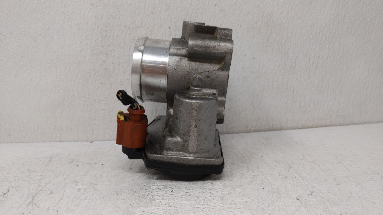 2017-2019 Ford Escape Throttle Body P/N:DS7G-9E991-BB DS7G-9F991-CA Fits Fits 2014 2015 2016 2017 2018 2019 OEM Used Auto Pa