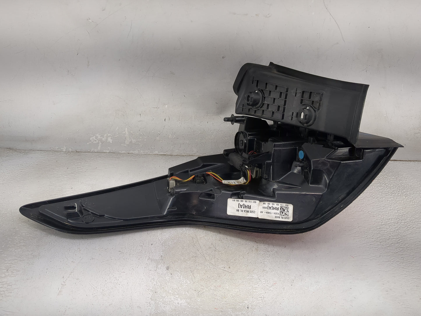 2019 Ford Escape Tail Light Assembly Passenger Right OEM P/N:KJ54-13404-AB Fits OEM Used Auto Parts - Oemusedautoparts1.com