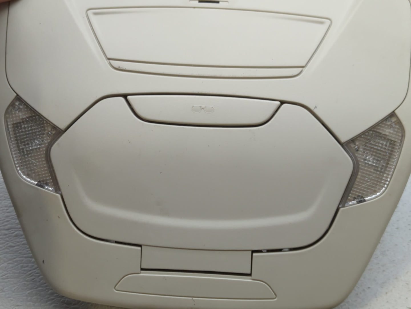 2019 Ford Escape Overhead Roof Console Cream - Oemusedautoparts1.com