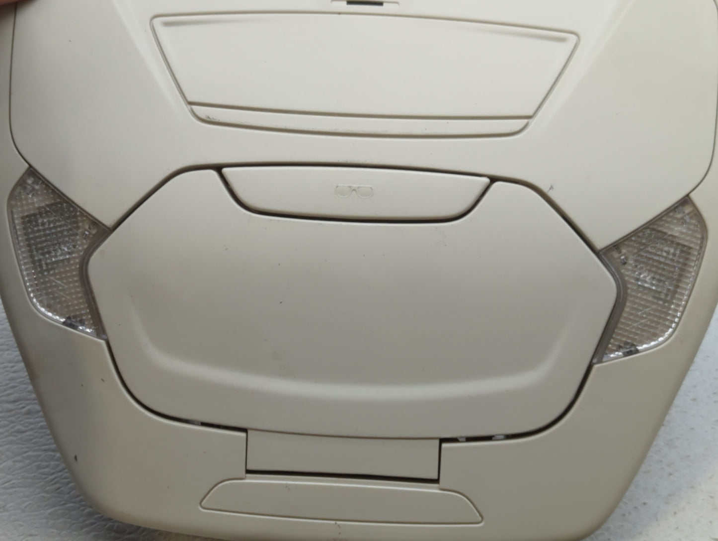 2019 Ford Escape Overhead Roof Console Cream - Oemusedautoparts1.com