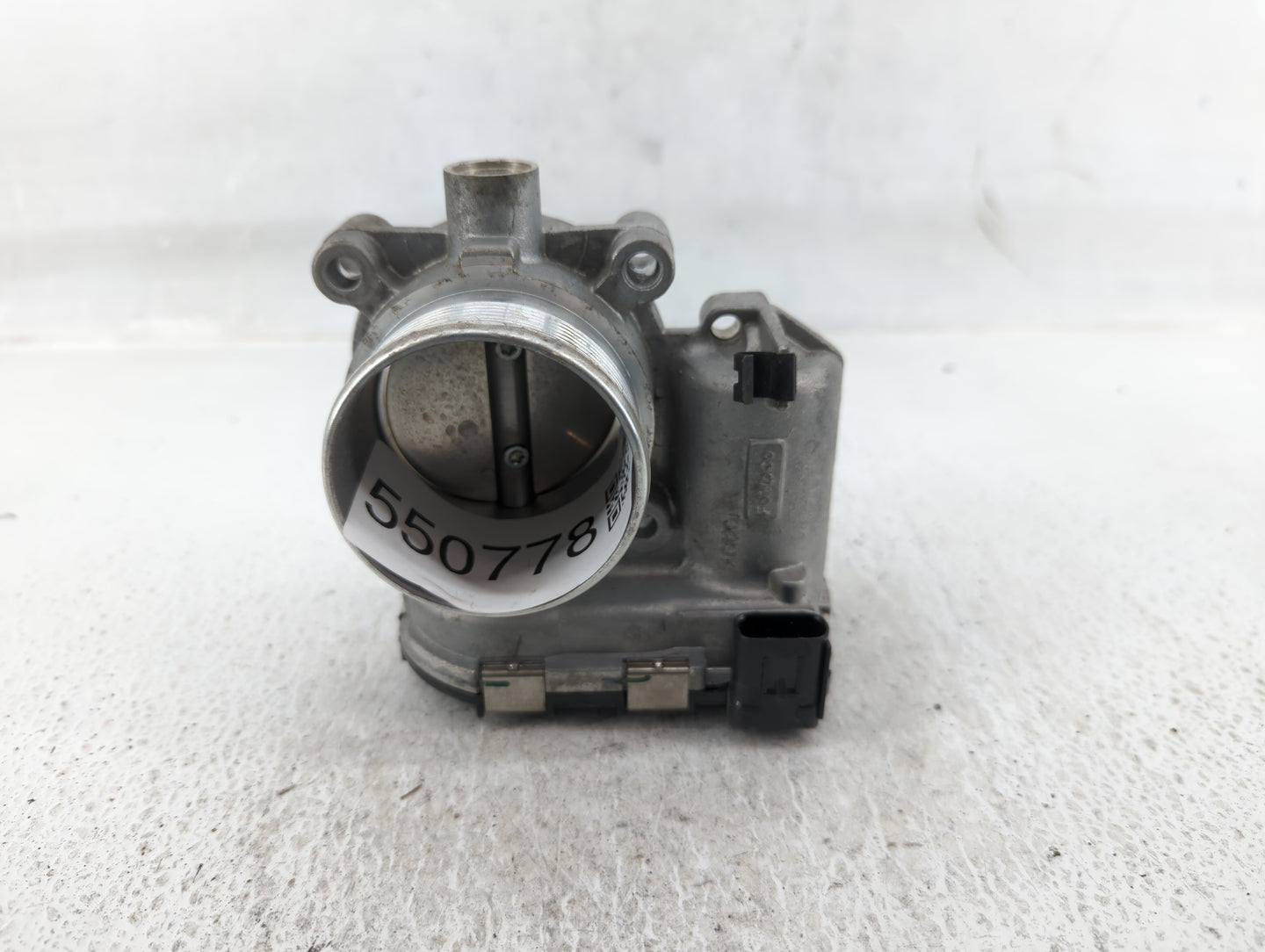 2017-2019 Ford Escape Throttle Body P/N:DS7E-9F991-BB Fits Fits 2014 2015 2016 2017 2018 2019 2020 2021 2022 OEM Used Auto P
