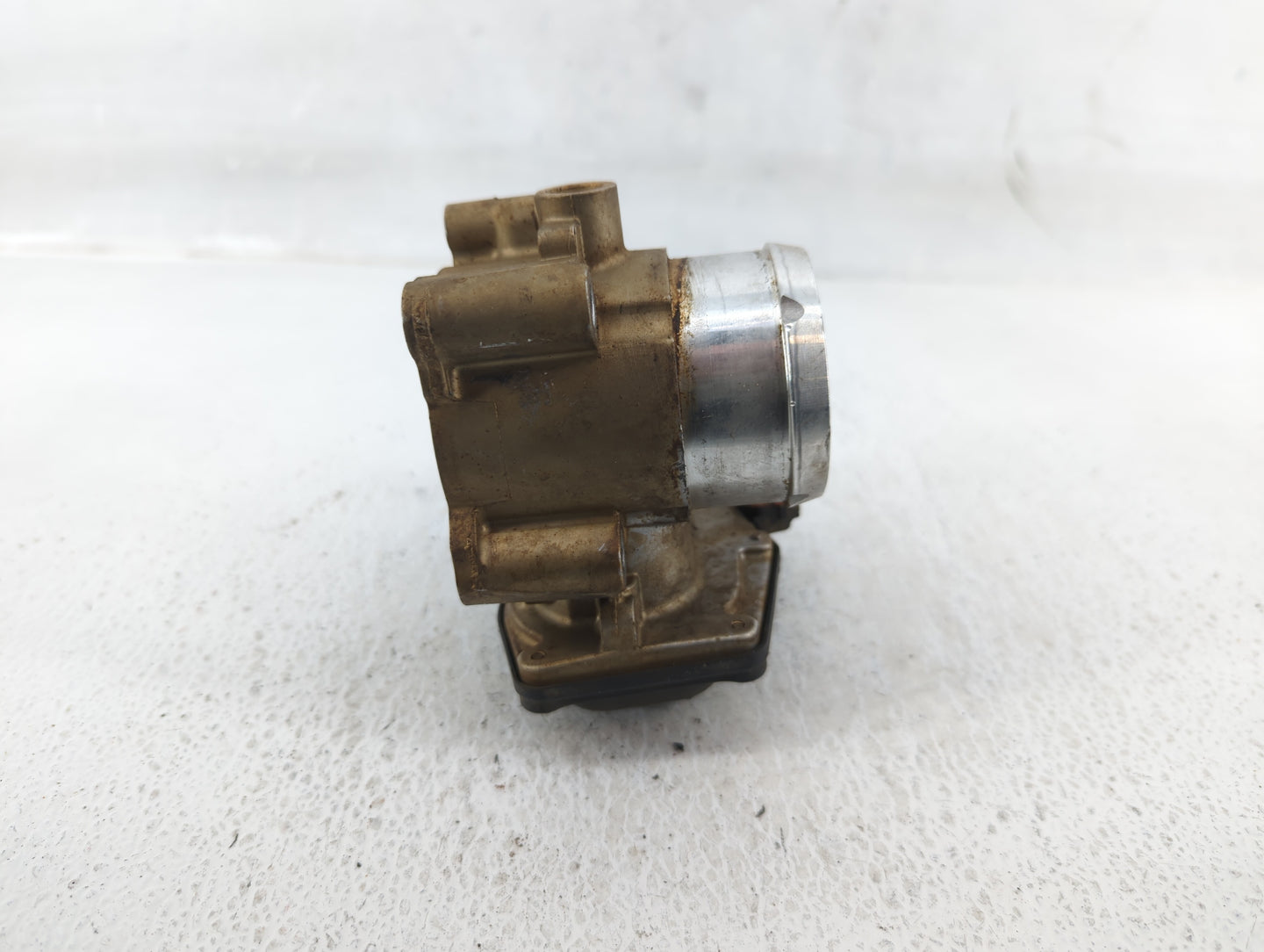 2017-2019 Ford Escape Throttle Body P/N:DS7G-9F991-CA Fits Fits 2014 2015 2016 2017 2018 2019 2020 OEM Used Auto Parts - Oem