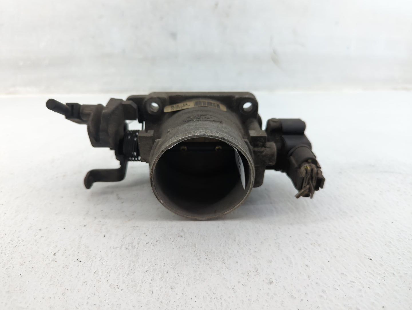 2017-2019 Ford Escape Throttle Body P/N:2L1U-CA Fits Fits 2014 2015 2016 2017 2018 2019 2020 OEM Used Auto Parts - Oemusedau