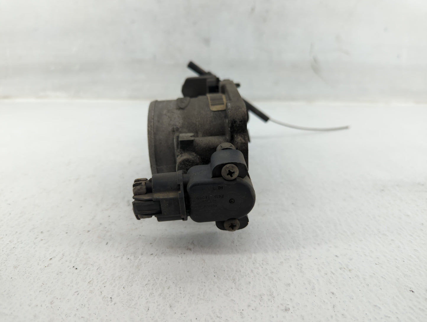 2017-2019 Ford Escape Throttle Body P/N:2L1U-CA Fits Fits 2014 2015 2016 2017 2018 2019 2020 OEM Used Auto Parts - Oemusedau