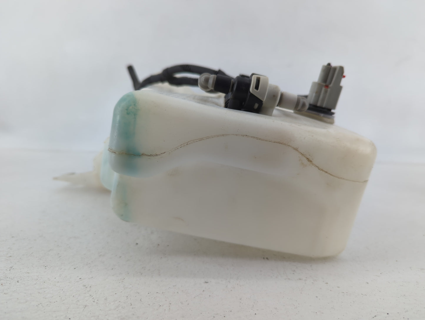 2015-2019 Ford Escape Windshield Washer Fluid Reservoir Bottle Oem - Oemusedautoparts1.com