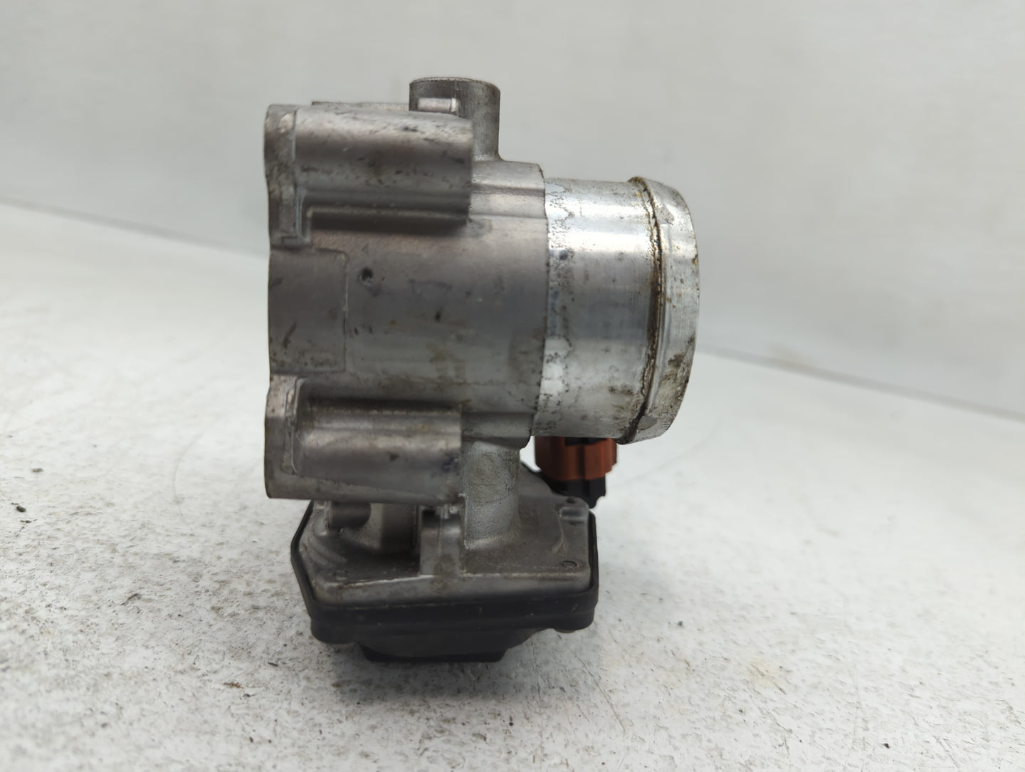 2017-2019 Ford Escape Throttle Body P/N:DS7G-9F991-CA B18 302 5196 Fits Fits 2014 2015 2016 2017 2018 2019 2020 OEM Used Aut