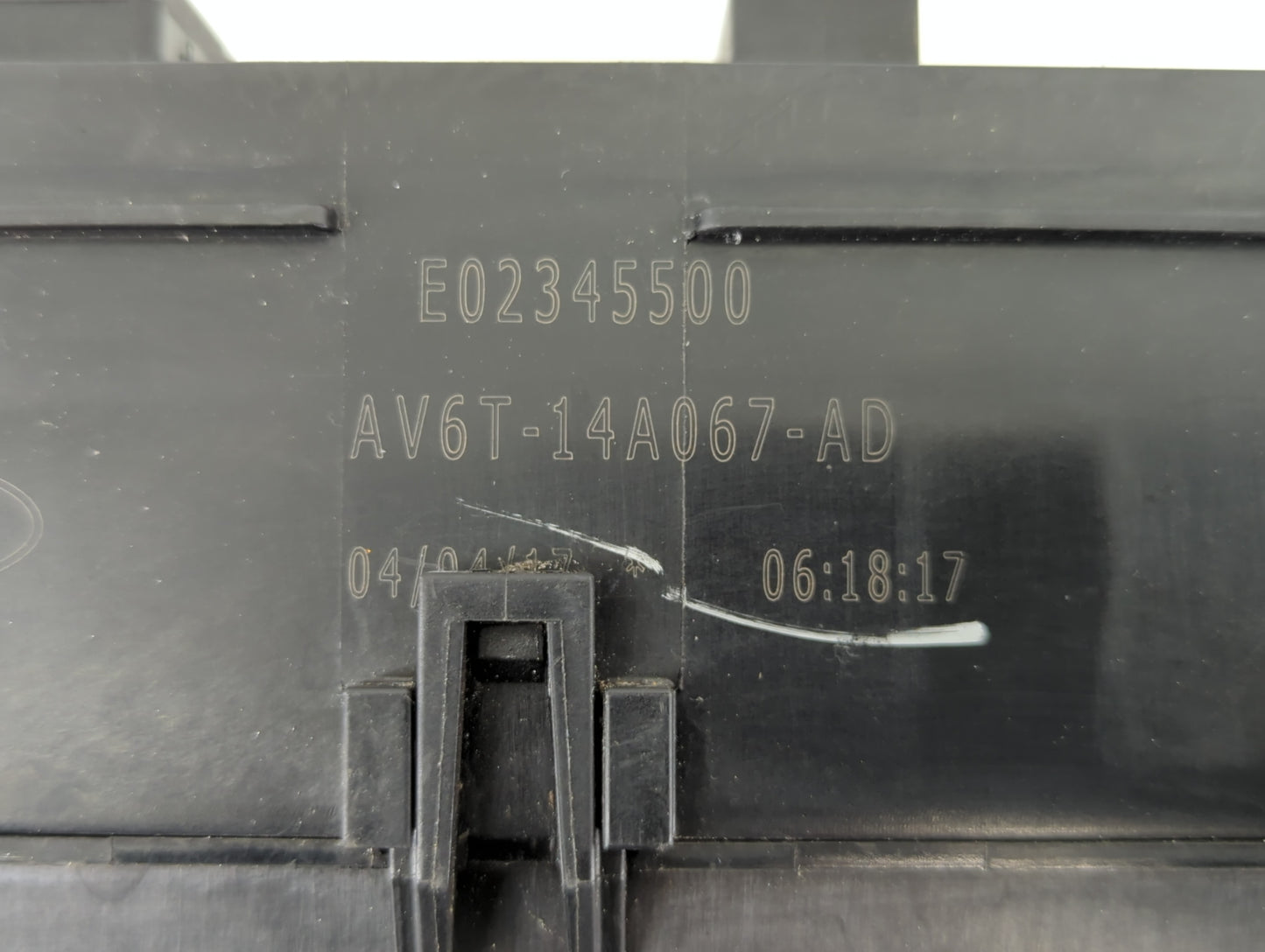 2019 Ford Escape Fusebox Fuse Box Panel Relay Module P/N:AV6T-14A142-AB E02345500, AV6T-14A067-AD Fits OEM Used Auto Parts -