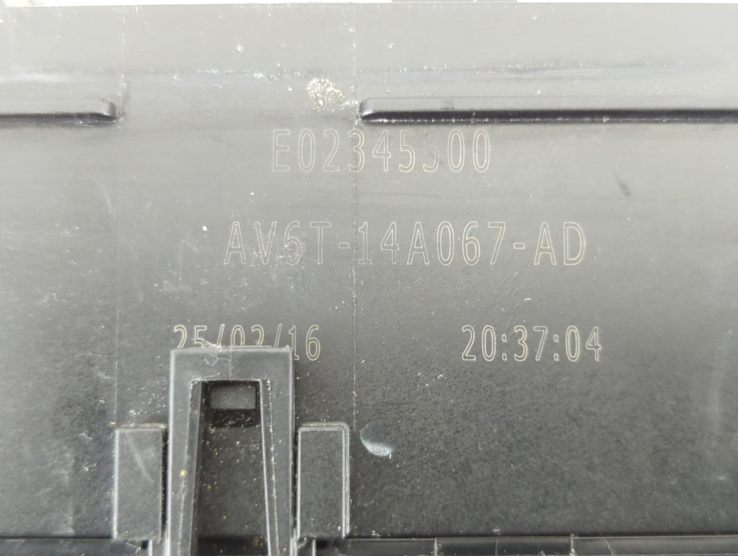 2019 Ford Escape Fusebox Fuse Box Panel Relay Module P/N:AV6T-14A142-AB E02345500, AV6T-14A067-AD Fits OEM Used Auto Parts -