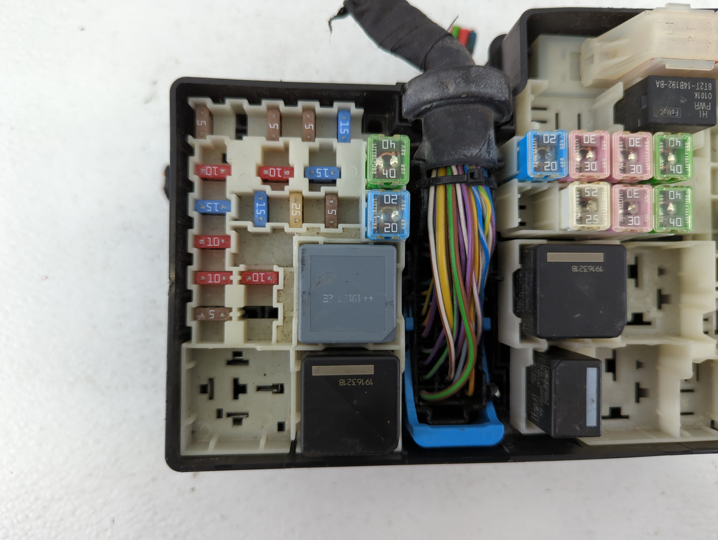 2019 Ford Escape Fusebox Fuse Box Panel Relay Module P/N:E02345500 AV6T-14A067-AD Fits OEM Used Auto Parts - Oemusedautopart