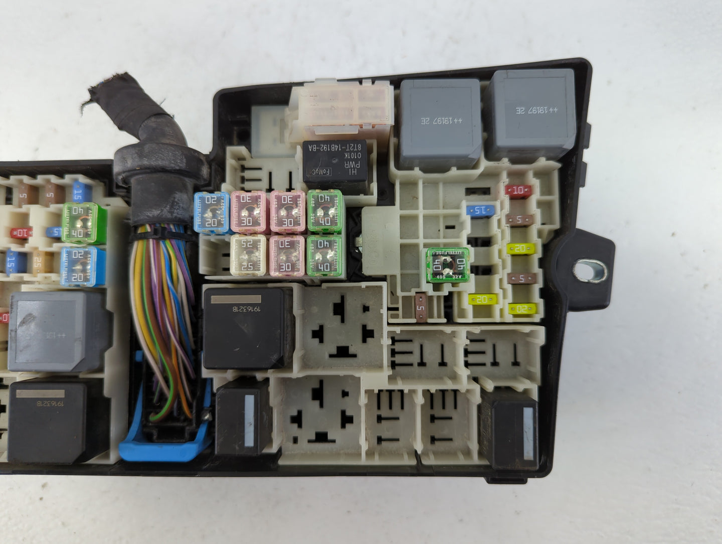 2019 Ford Escape Fusebox Fuse Box Panel Relay Module P/N:E02345500 AV6T-14A067-AD Fits OEM Used Auto Parts - Oemusedautopart