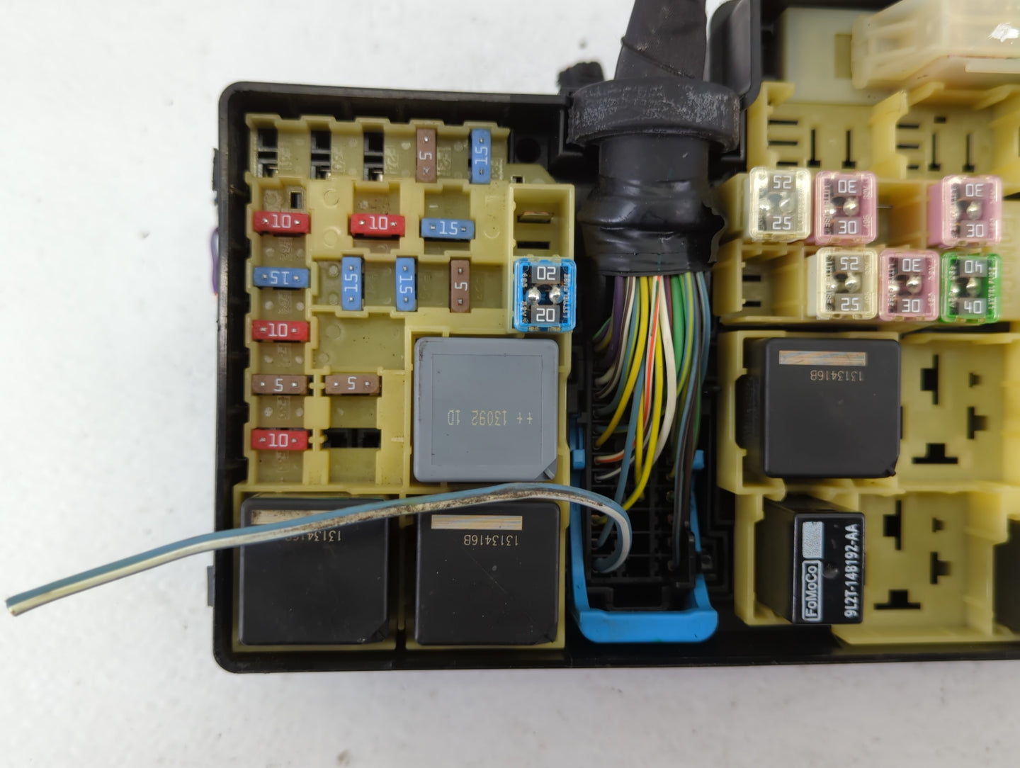 2019 Ford Escape Fusebox Fuse Box Panel Relay Module P/N:E00027328 AV6T-14A067-AC, AV6T-14A142-AB Fits OEM Used Auto Parts -