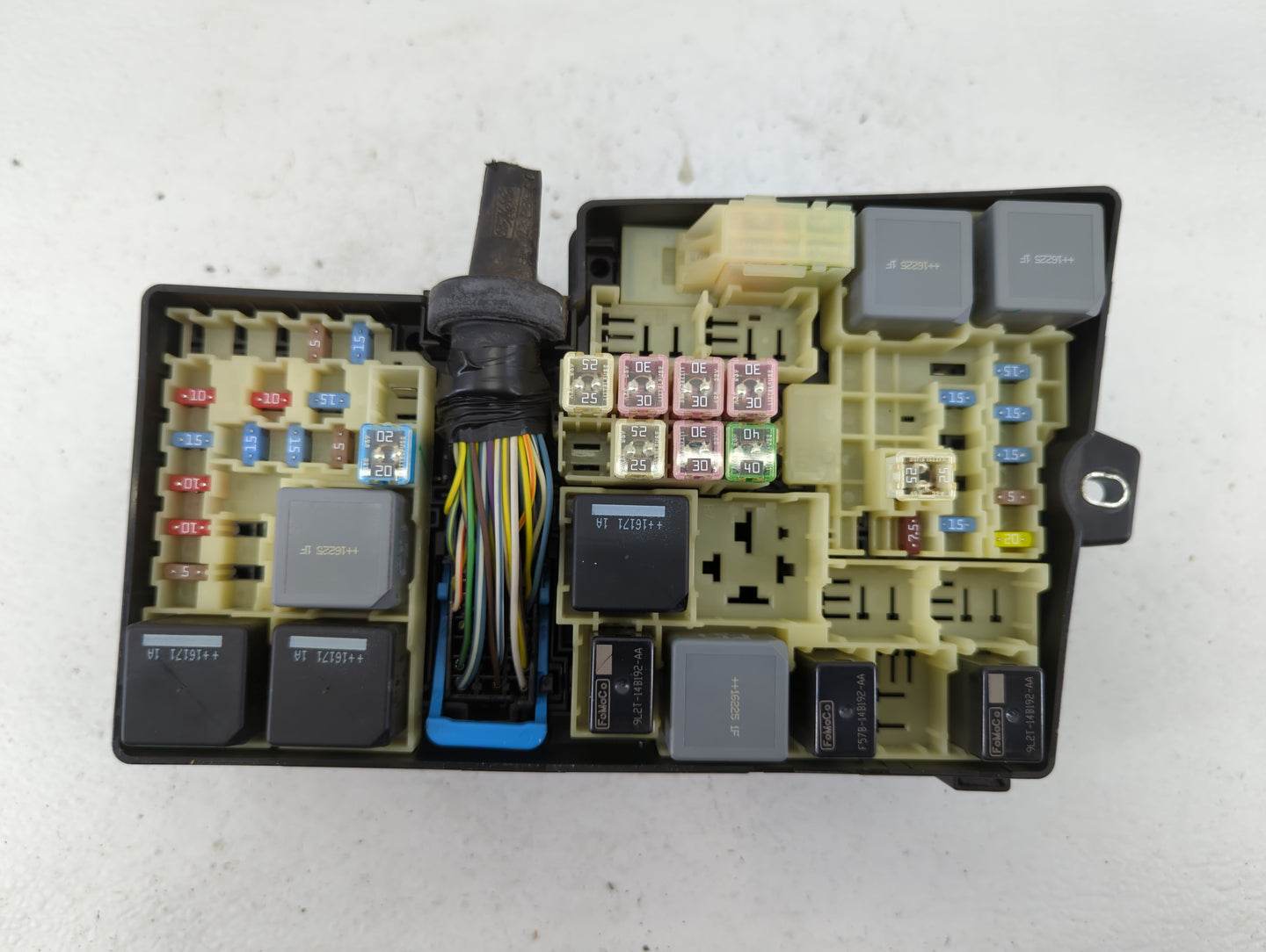 2019 Ford Escape Fusebox Fuse Box Panel Relay Module P/N:E00027328 AV6T-14A067-AD, AV6T-14A142-AB Fits OEM Used Auto Parts -