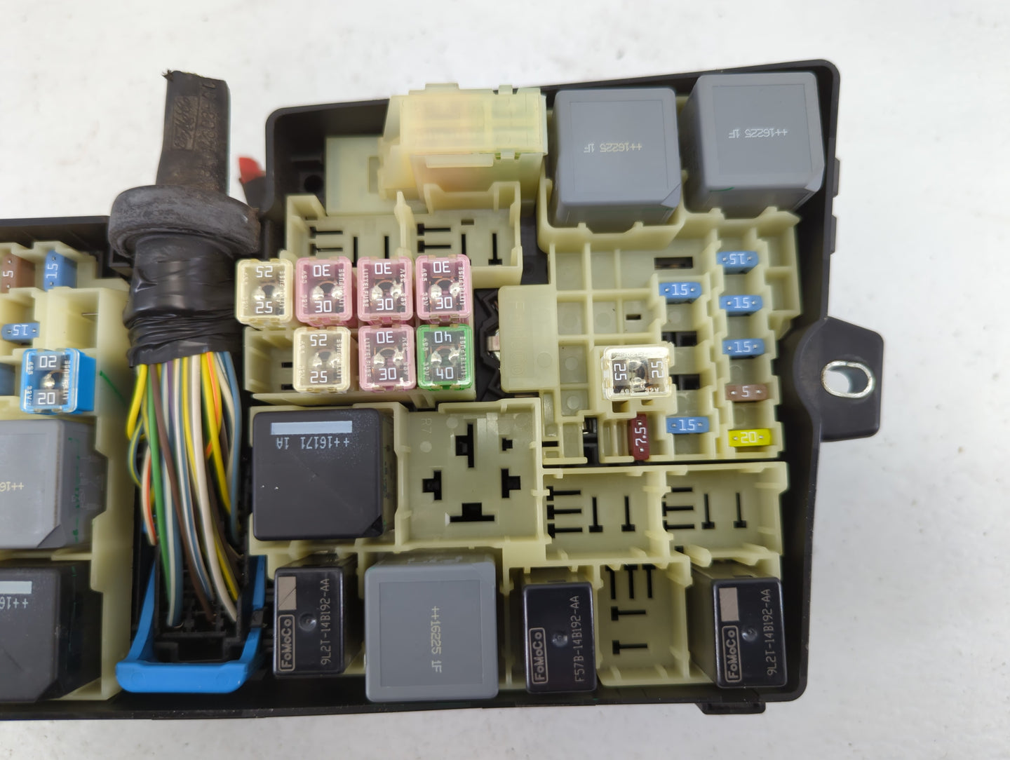 2019 Ford Escape Fusebox Fuse Box Panel Relay Module P/N:E00027328 AV6T-14A067-AD, AV6T-14A142-AB Fits OEM Used Auto Parts -