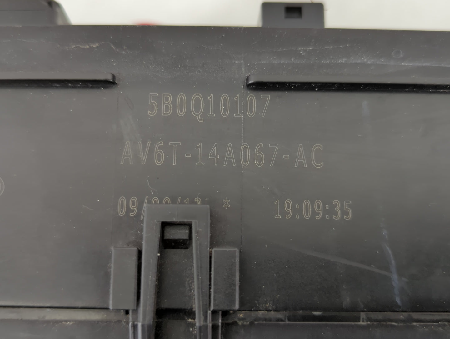 2019 Ford Escape Fusebox Fuse Box Panel Relay Module P/N:E00027328 AV6T-14A067-AD, AV6T-14A142-AB Fits OEM Used Auto Parts -