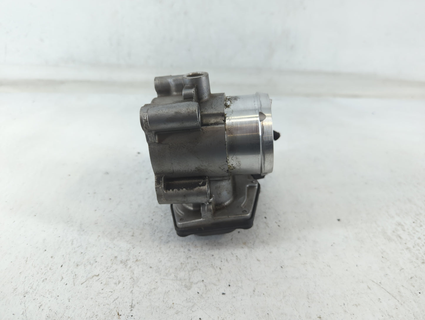 2017-2019 Ford Escape Throttle Body P/N:DS7G-9F991-CA Fits Fits 2014 2015 2016 2017 2018 2019 2020 OEM Used Auto Parts - Oem