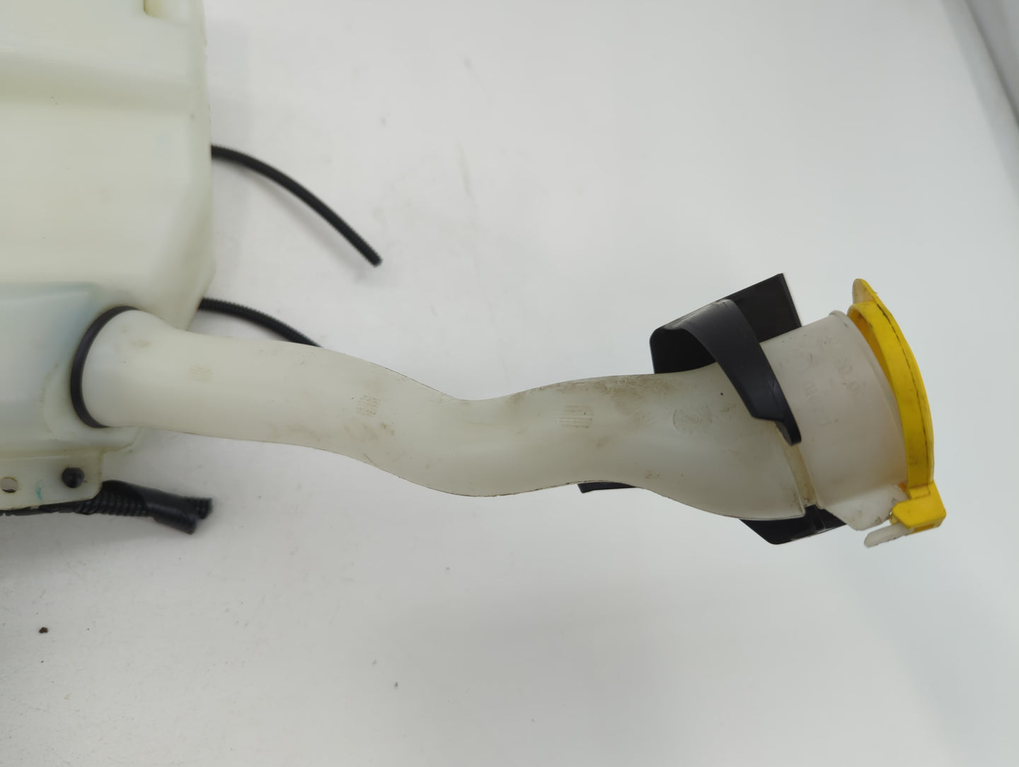 2015-2019 Ford Escape Windshield Washer Fluid Reservoir Bottle Oem - Oemusedautoparts1.com