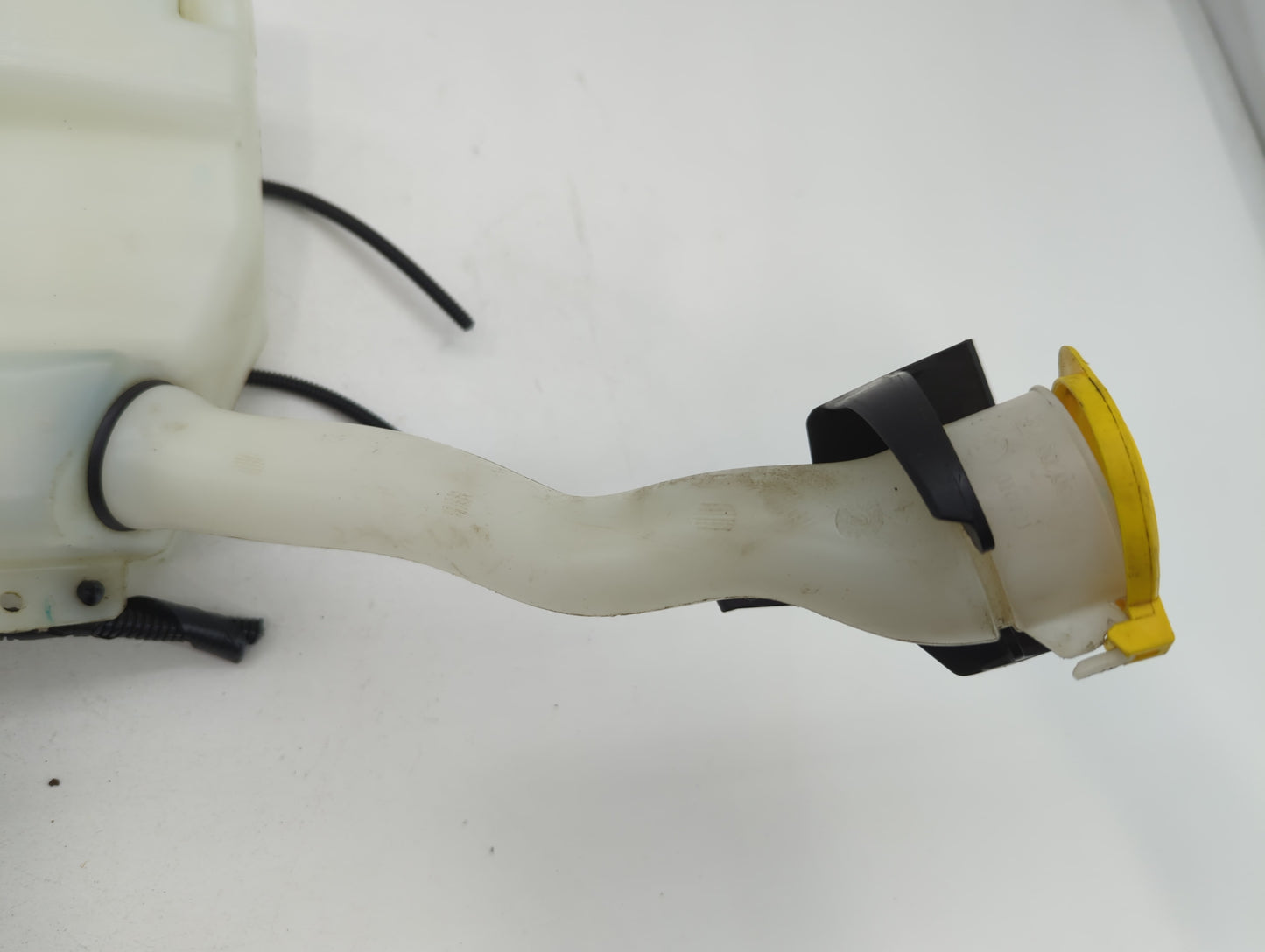 2015-2019 Ford Escape Windshield Washer Fluid Reservoir Bottle Oem - Oemusedautoparts1.com