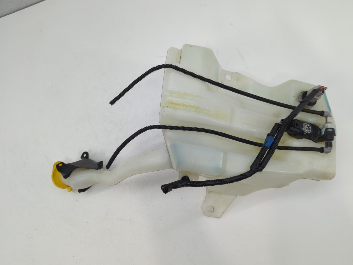 2015-2019 Ford Escape Windshield Washer Fluid Reservoir Bottle Oem - Oemusedautoparts1.com