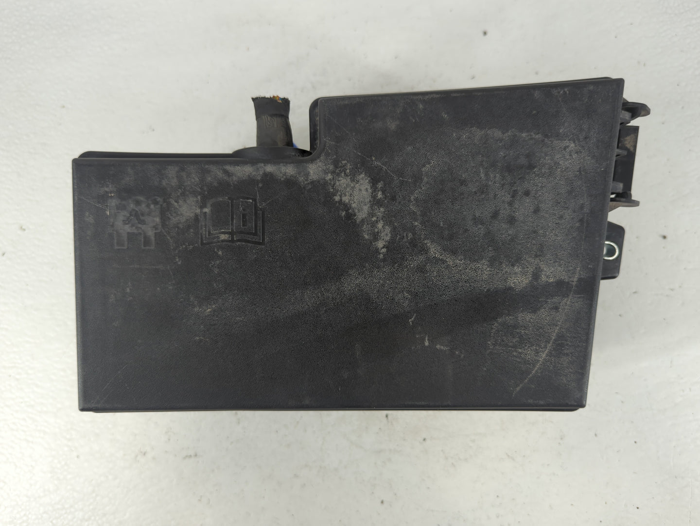 2019 Ford Escape Fusebox Fuse Box Panel Relay Module P/N:E00027328 AV6T-14A067-AD, AV6T-14A142-AB Fits OEM Used Auto Parts -