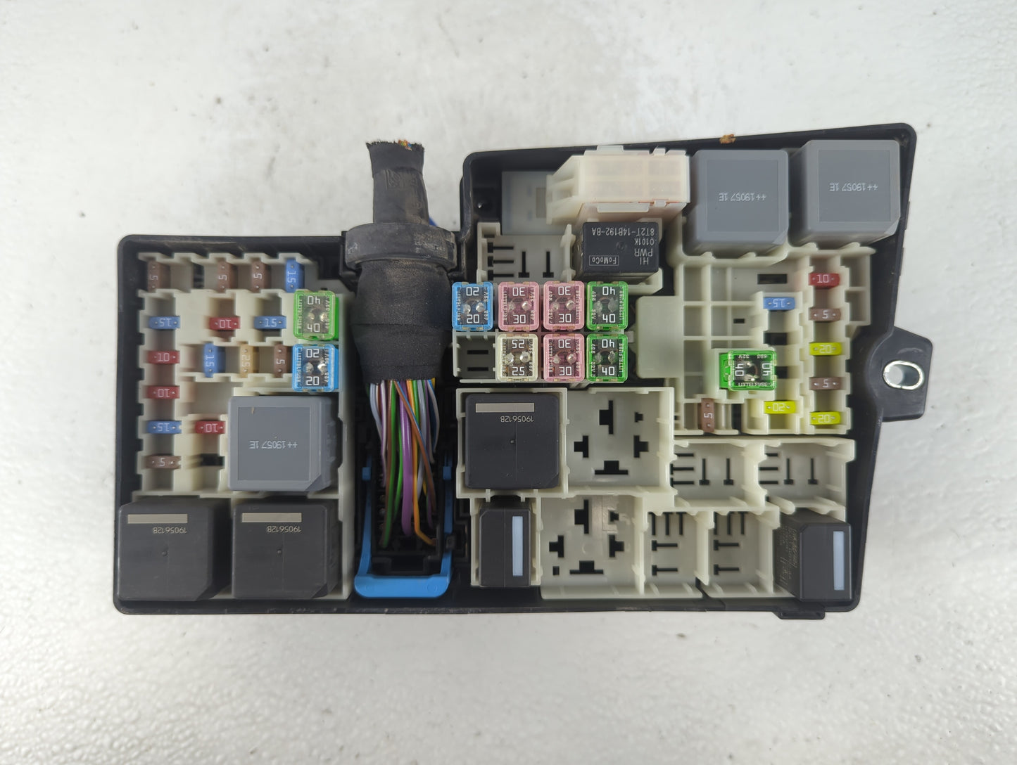 2019 Ford Escape Fusebox Fuse Box Panel Relay Module P/N:E00027328 AV6T-14A067-AD, AV6T-14A142-AB Fits OEM Used Auto Parts -