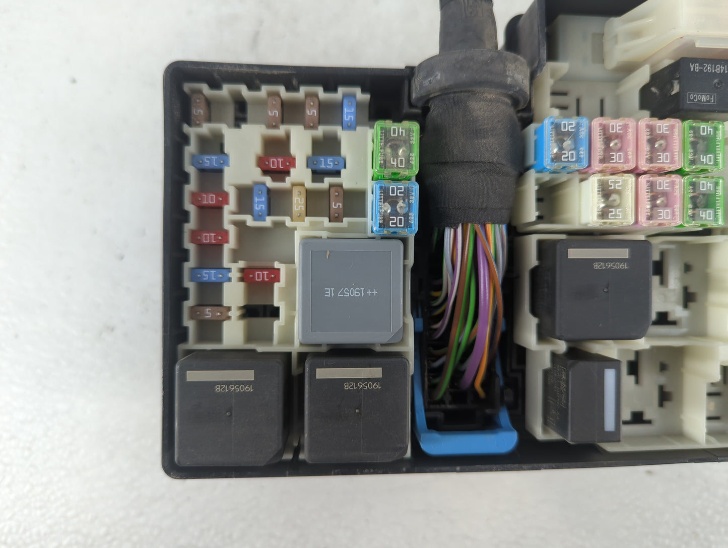 2019 Ford Escape Fusebox Fuse Box Panel Relay Module P/N:E00027328 AV6T-14A067-AD, AV6T-14A142-AB Fits OEM Used Auto Parts -