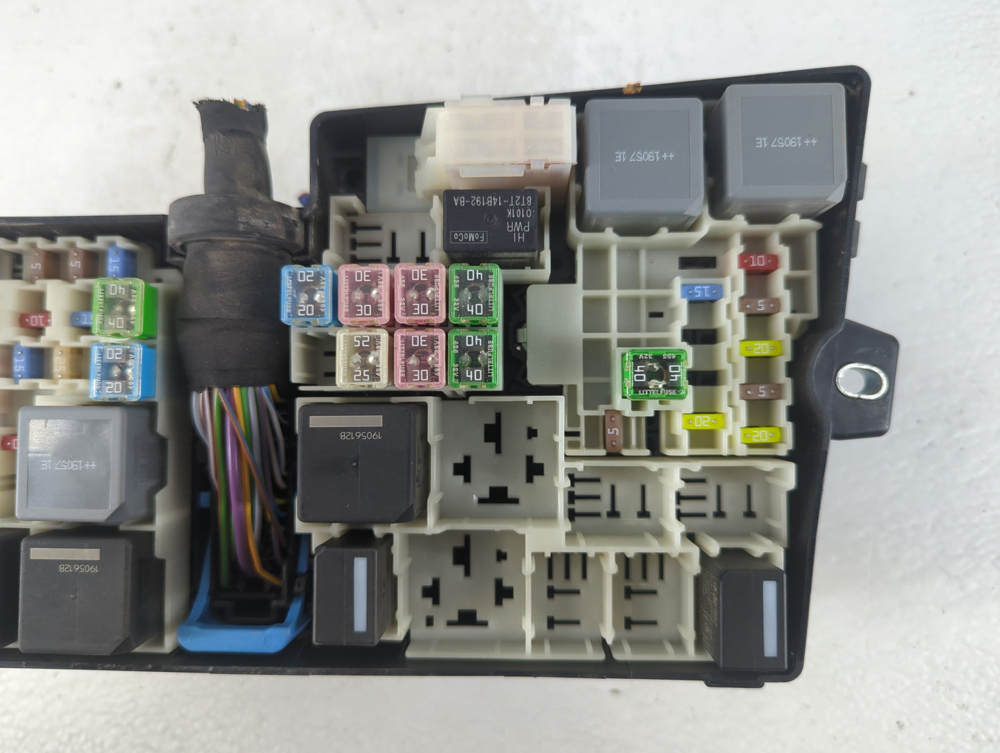 2019 Ford Escape Fusebox Fuse Box Panel Relay Module P/N:E00027328 AV6T-14A067-AD, AV6T-14A142-AB Fits OEM Used Auto Parts -