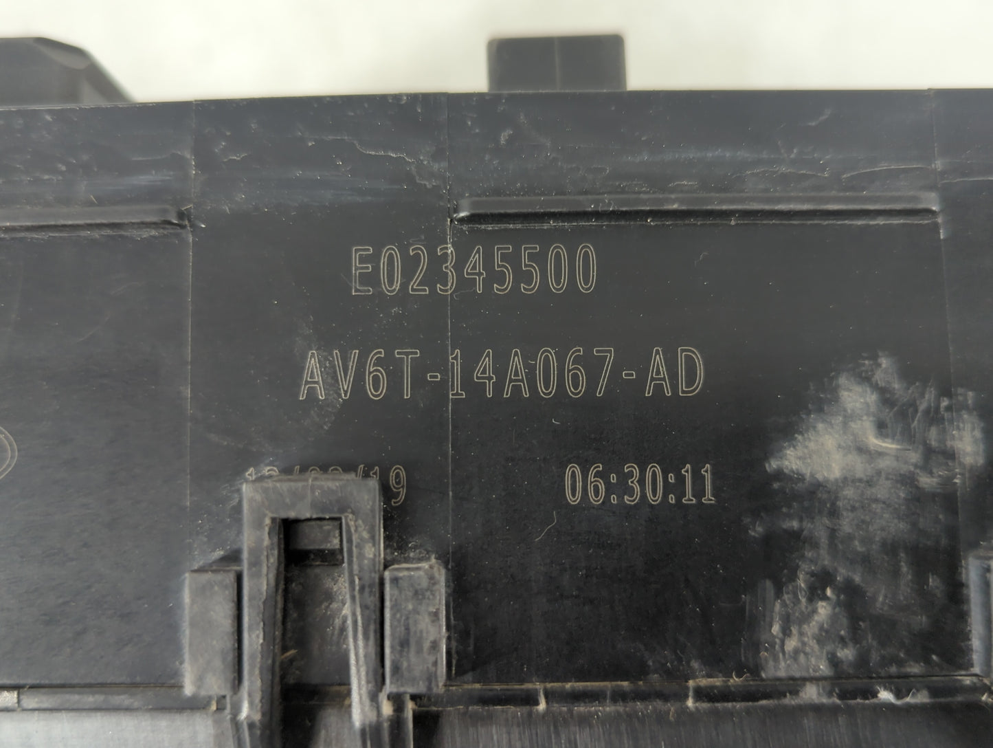 2019 Ford Escape Fusebox Fuse Box Panel Relay Module P/N:E00027328 AV6T-14A067-AD, AV6T-14A142-AB Fits OEM Used Auto Parts -