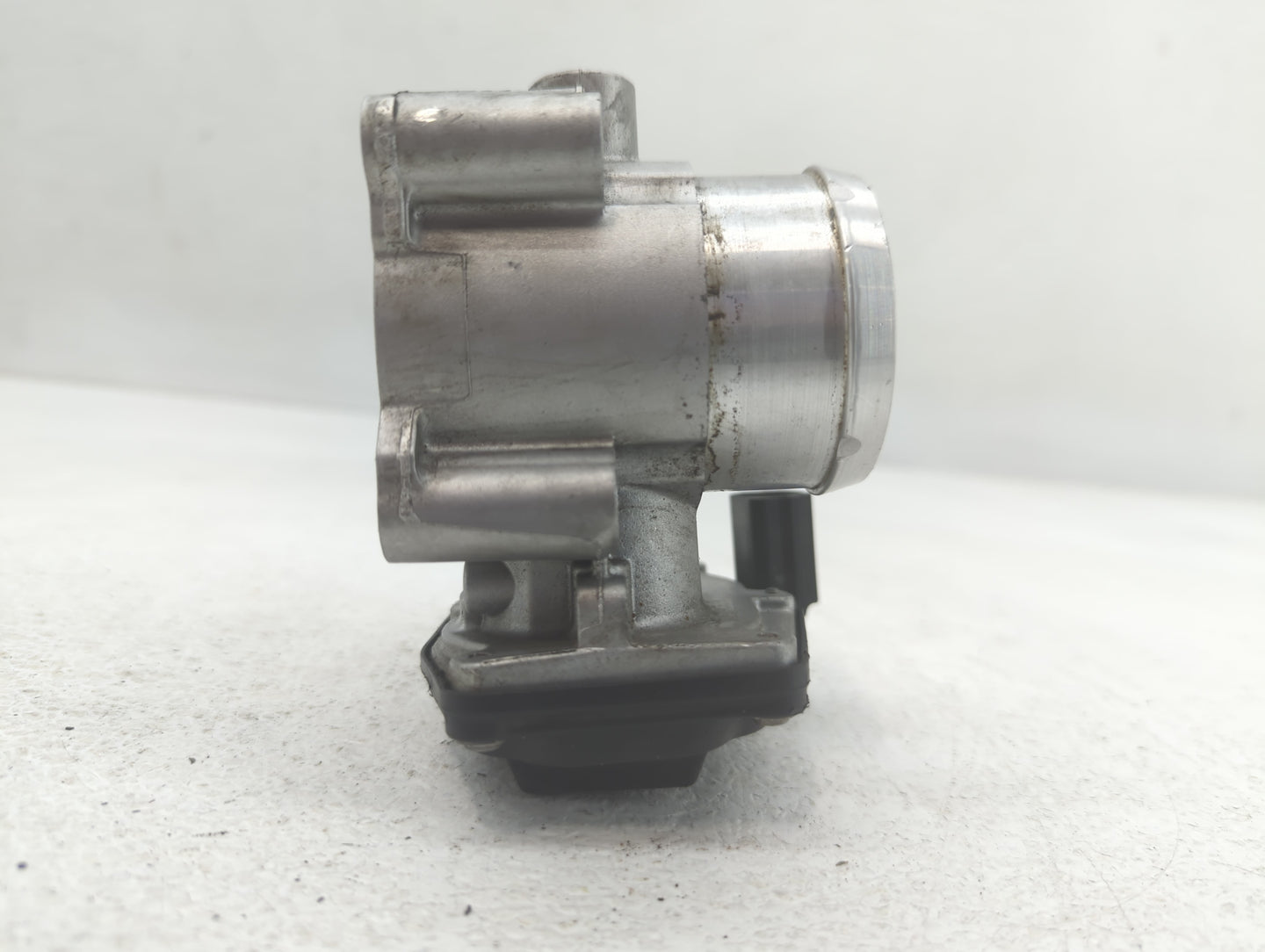 2017-2019 Ford Escape Throttle Body P/N:DS7G-9F991-CA B18 249 5048 Fits Fits 2014 2015 2016 2017 2018 2019 2020 OEM Used Aut