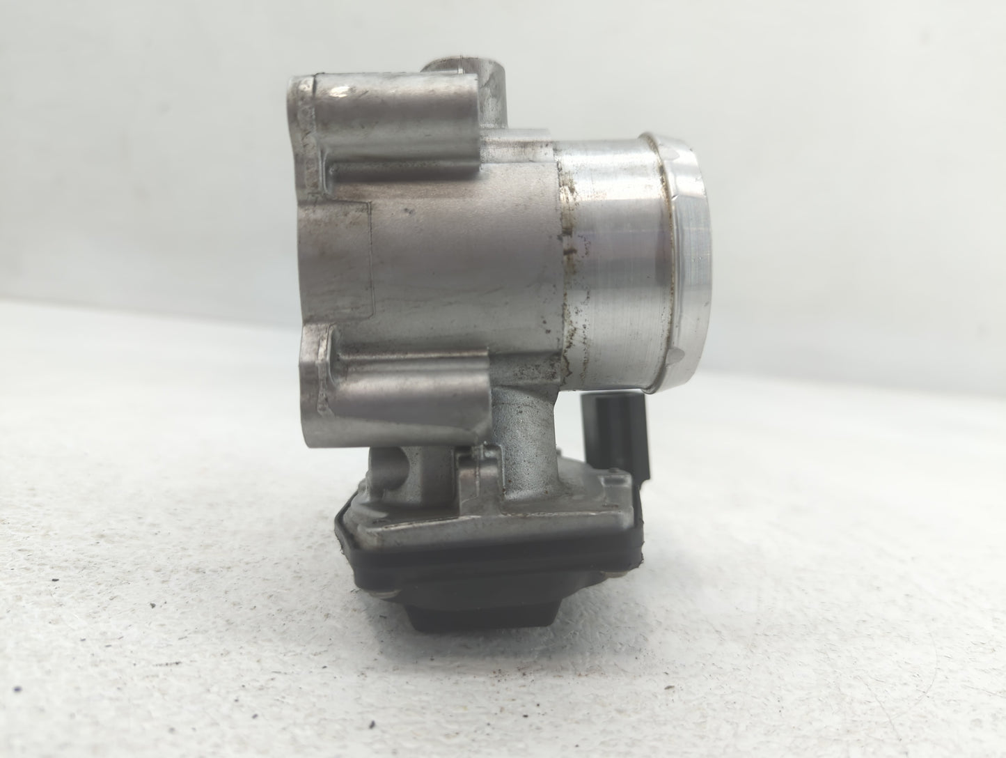 2017-2019 Ford Escape Throttle Body P/N:DS7G-9F991-CA B18 249 5048 Fits Fits 2014 2015 2016 2017 2018 2019 2020 OEM Used Aut