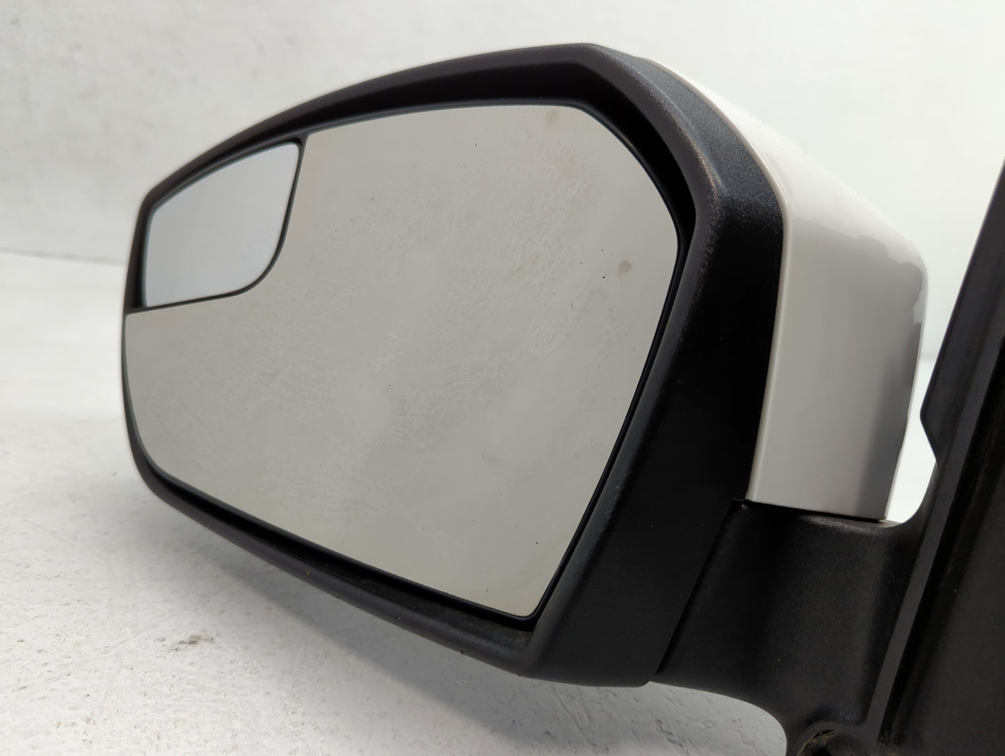 2017-2019 Ford Escape Driver Side View Mirror - Left Door Mirror OEM Used - Oemusedautoparts1.com