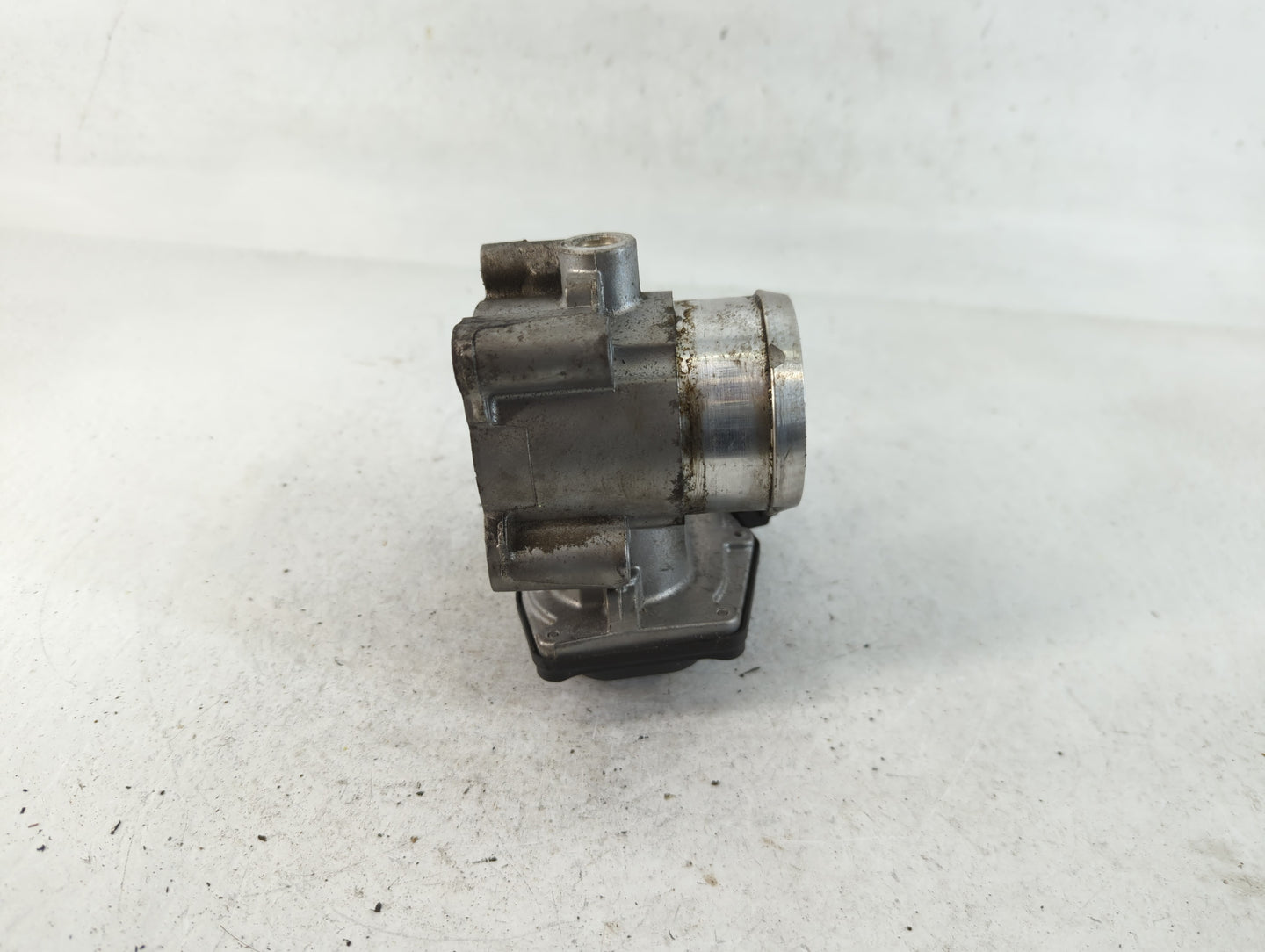2017-2019 Ford Escape Throttle Body P/N:DS7G-9F991-CA B18 298 5284 Fits Fits 2014 2015 2016 2017 2018 2019 2020 OEM Used Aut