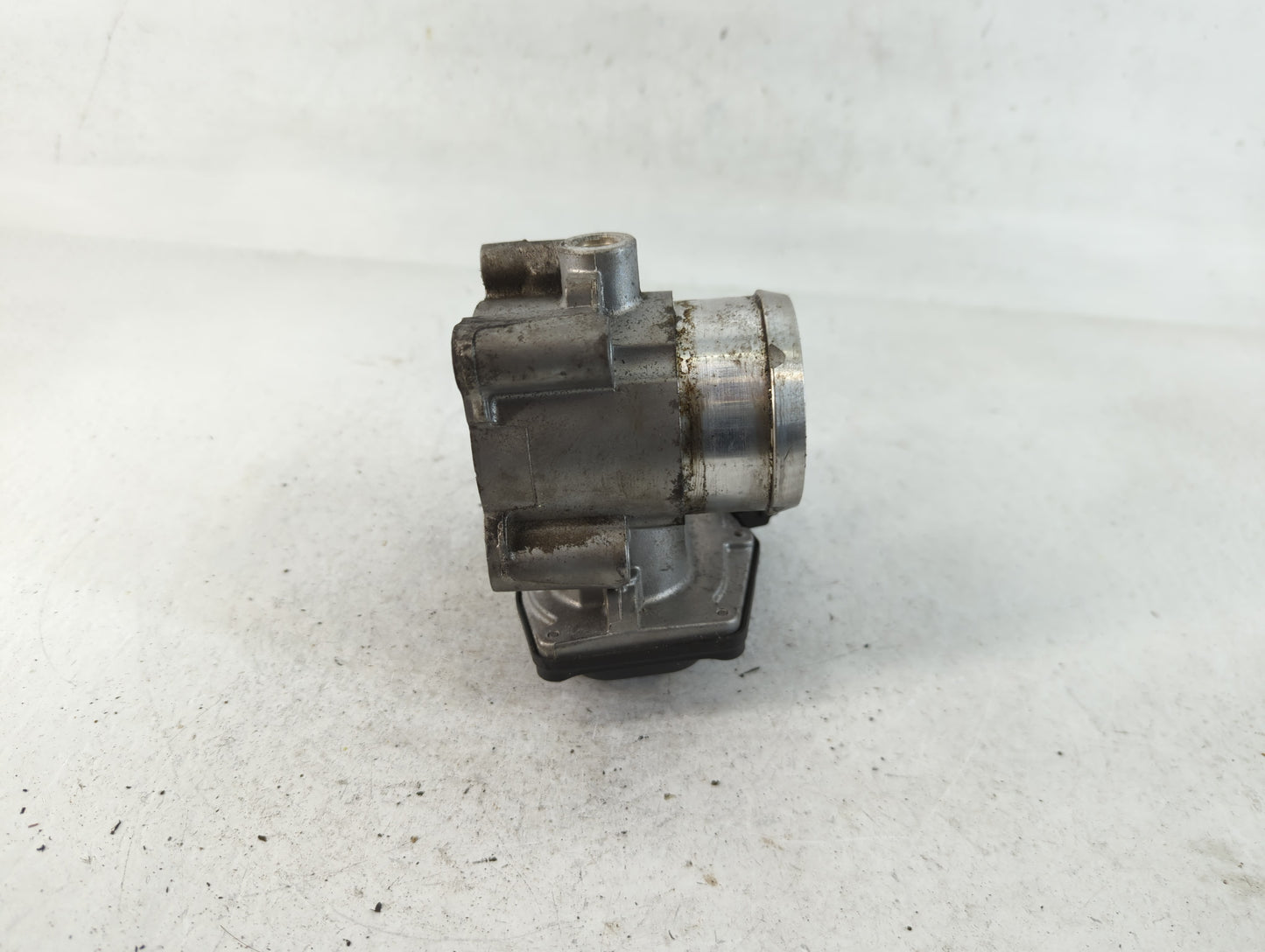2017-2019 Ford Escape Throttle Body P/N:DS7G-9F991-CA B18 298 5284 Fits Fits 2014 2015 2016 2017 2018 2019 2020 OEM Used Aut