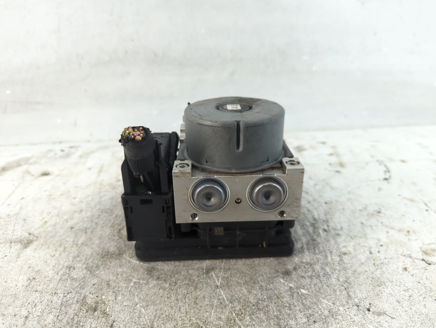 2017-2019 Ford Escape ABS Pump Control Module Replacement P/N:GV61-2C405-CL Fits Fits 2017 2018 2019 OEM Used Auto Parts - O