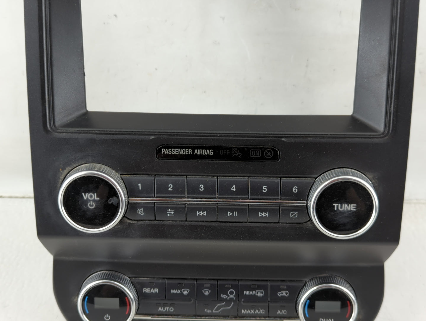 2019-2019 Ford Expedition Radio Control Panel - Oemusedautoparts1.com