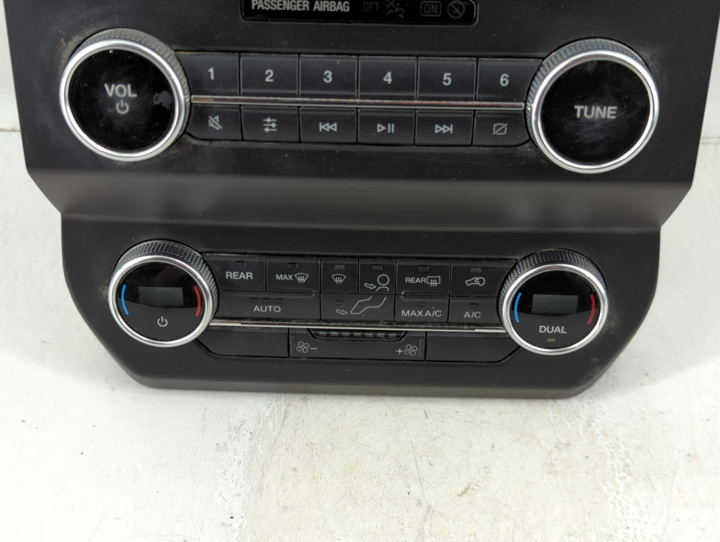 2019-2019 Ford Expedition Radio Control Panel - Oemusedautoparts1.com