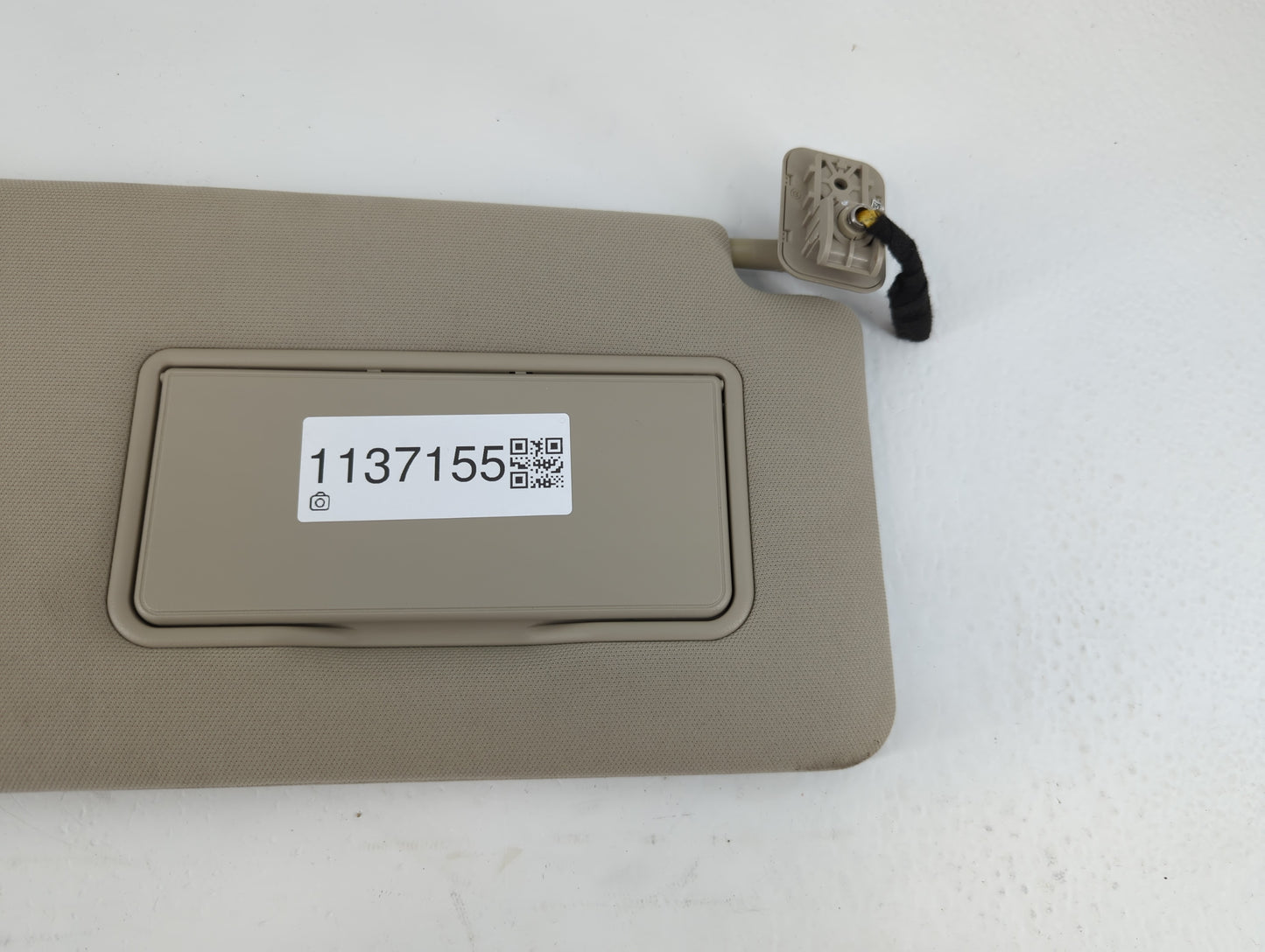 2018-2021 Ford Expedition Sun Visor Shade Replacement Passenger Right Mirror Fits Fits 2018 2019 2020 2021 OEM Used Auto Par