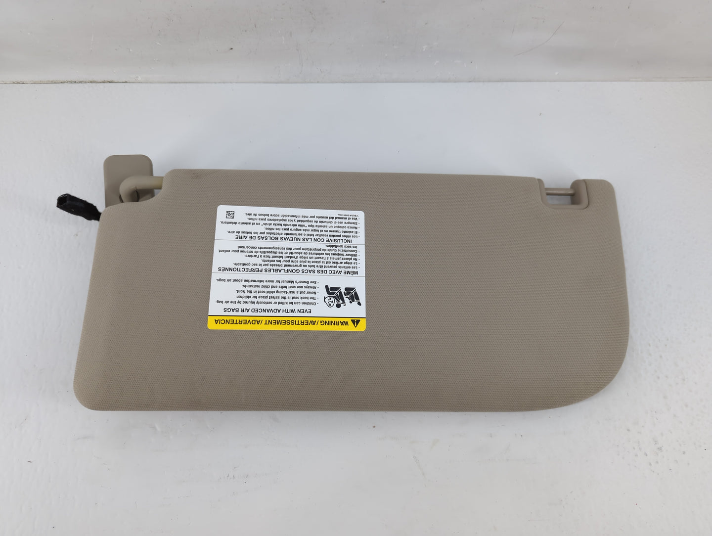 2018-2021 Ford Expedition Sun Visor Shade Replacement Passenger Right Mirror Fits Fits 2018 2019 2020 2021 OEM Used Auto Par