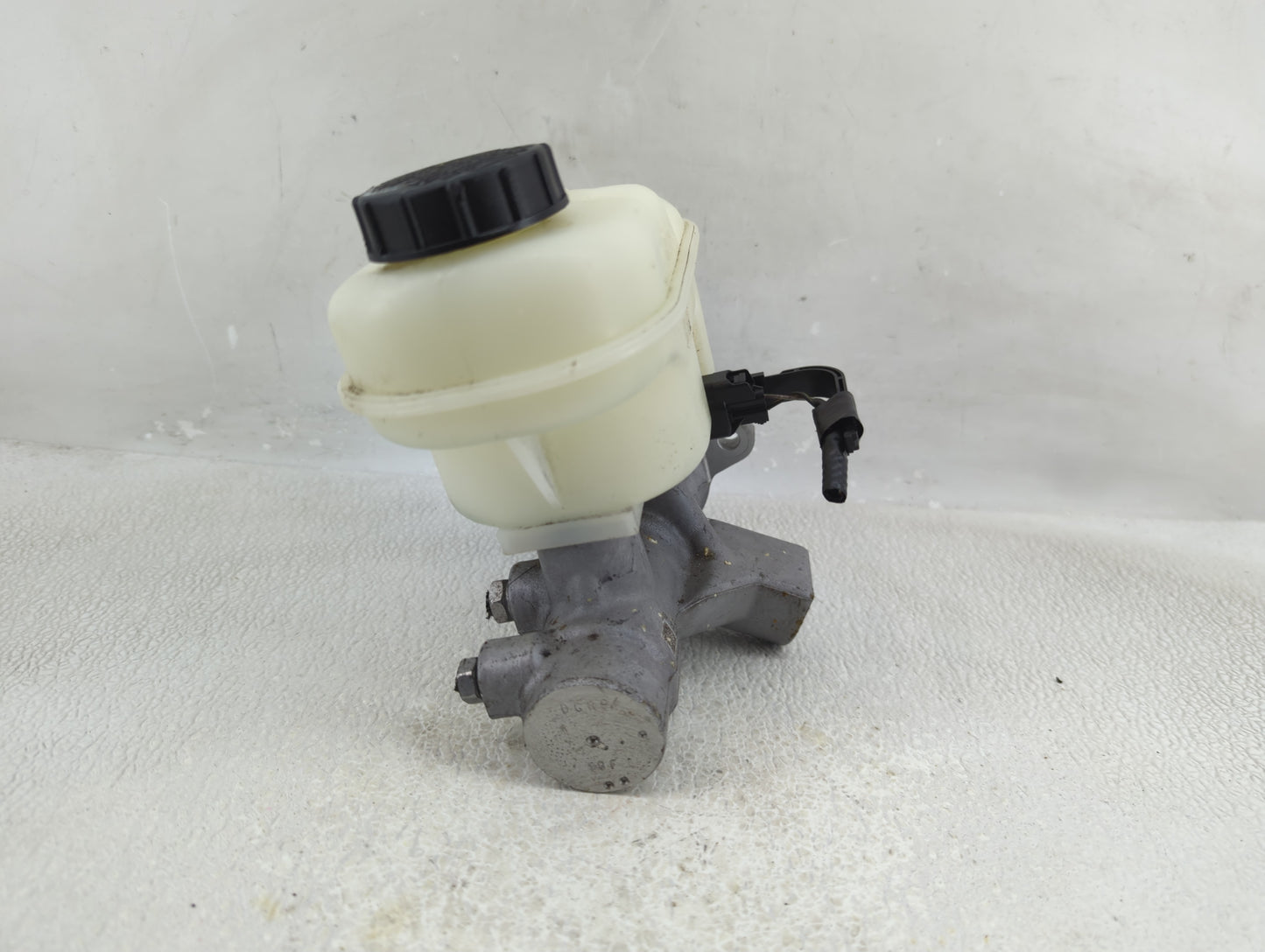 2018-2021 Ford Expedition Brake Master Cylinder - Oemusedautoparts1.com