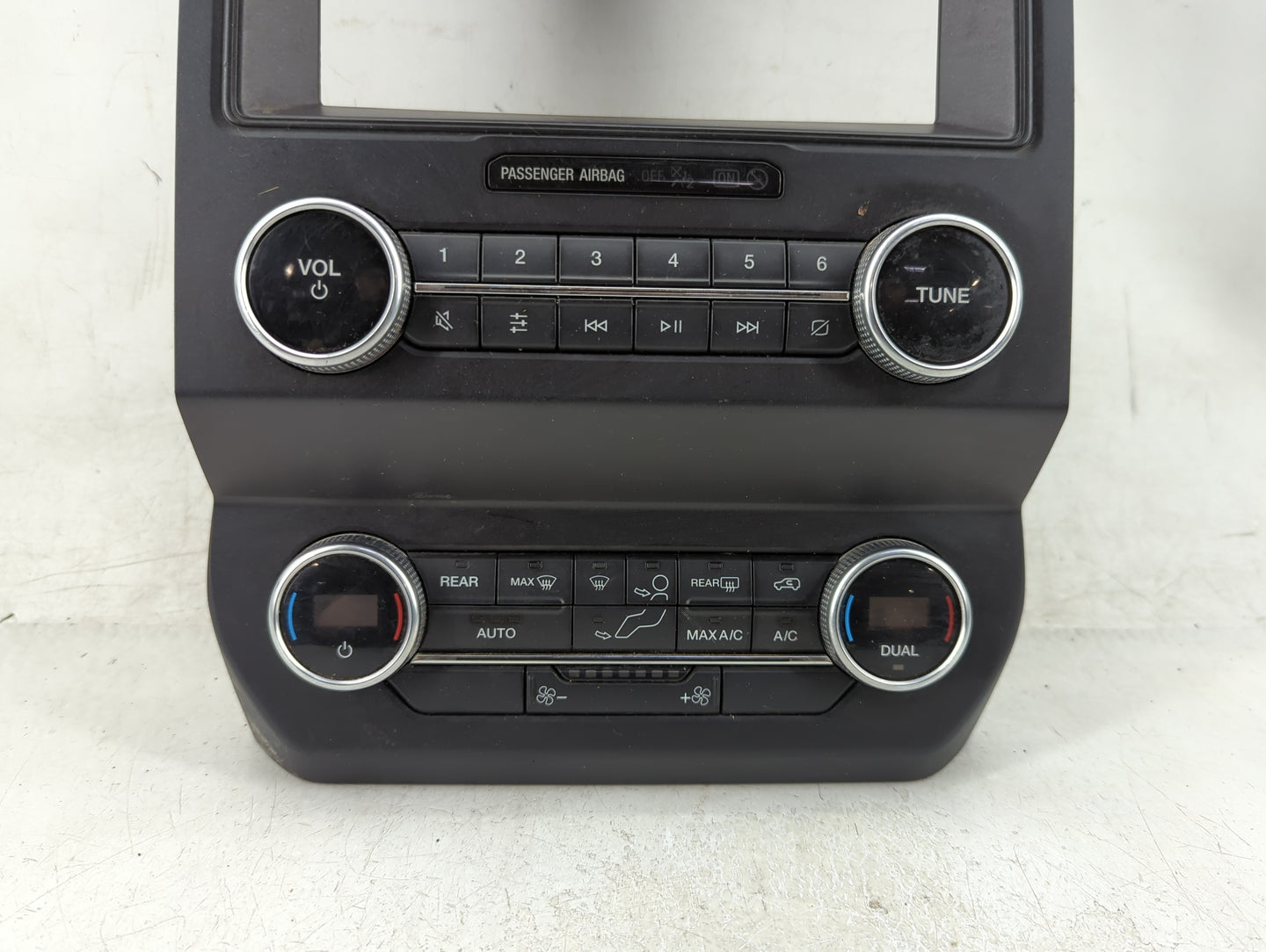 2019-2019 Ford Expedition Radio Control Panel - Oemusedautoparts1.com