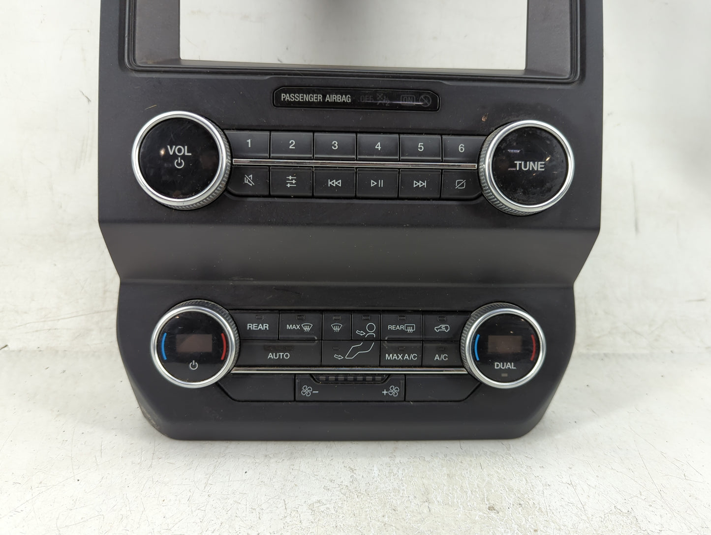 2019-2019 Ford Expedition Radio Control Panel - Oemusedautoparts1.com