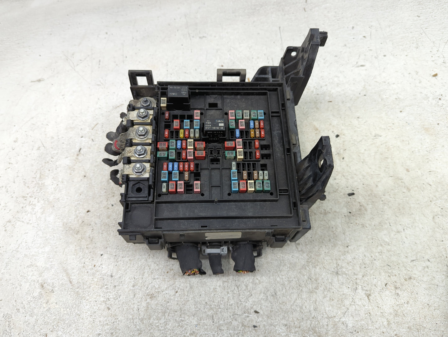 2018-2019 Ford Expedition Fusebox Fuse Box Panel Relay Module P/N:JU5T-14A003-EA Fits Fits 2018 2019 OEM Used Auto Parts - O