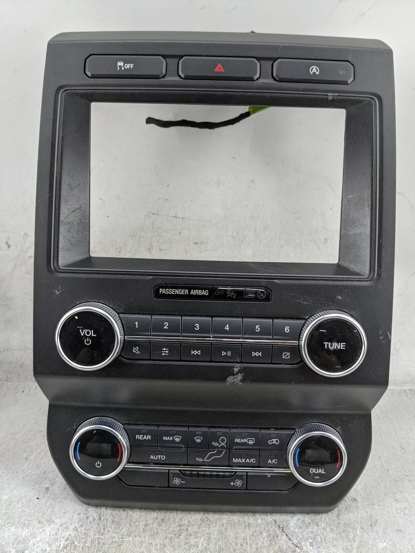 2019-2019 Ford Expedition Radio Control Panel 1474475 - Oemusedautoparts1.com