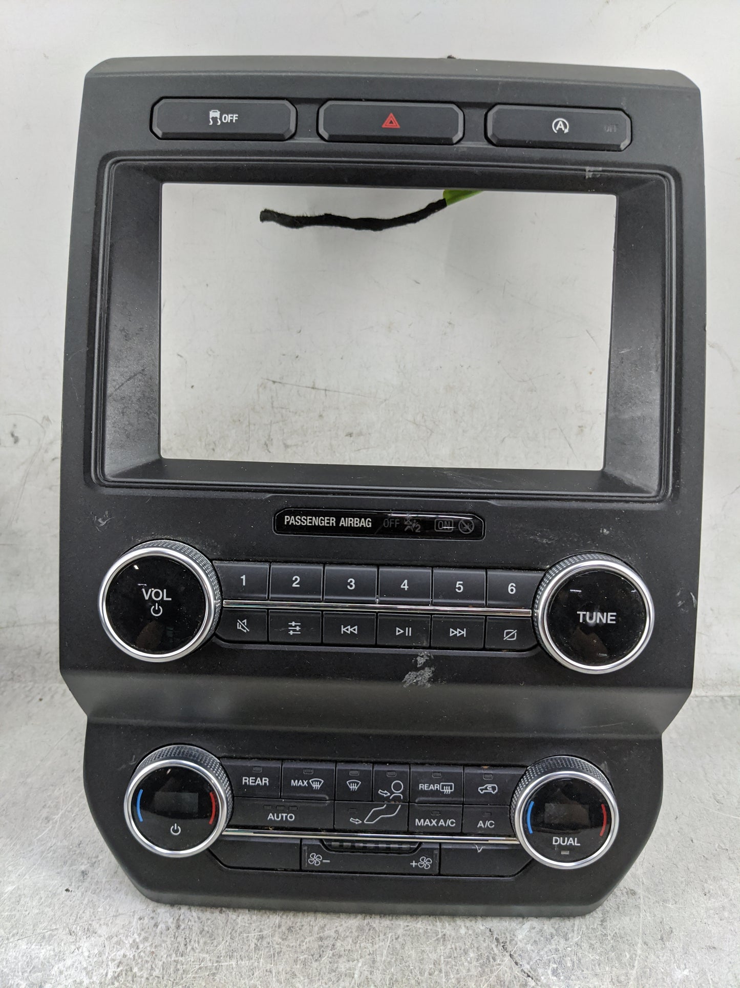 2019-2019 Ford Expedition Radio Control Panel 1474475 - Oemusedautoparts1.com
