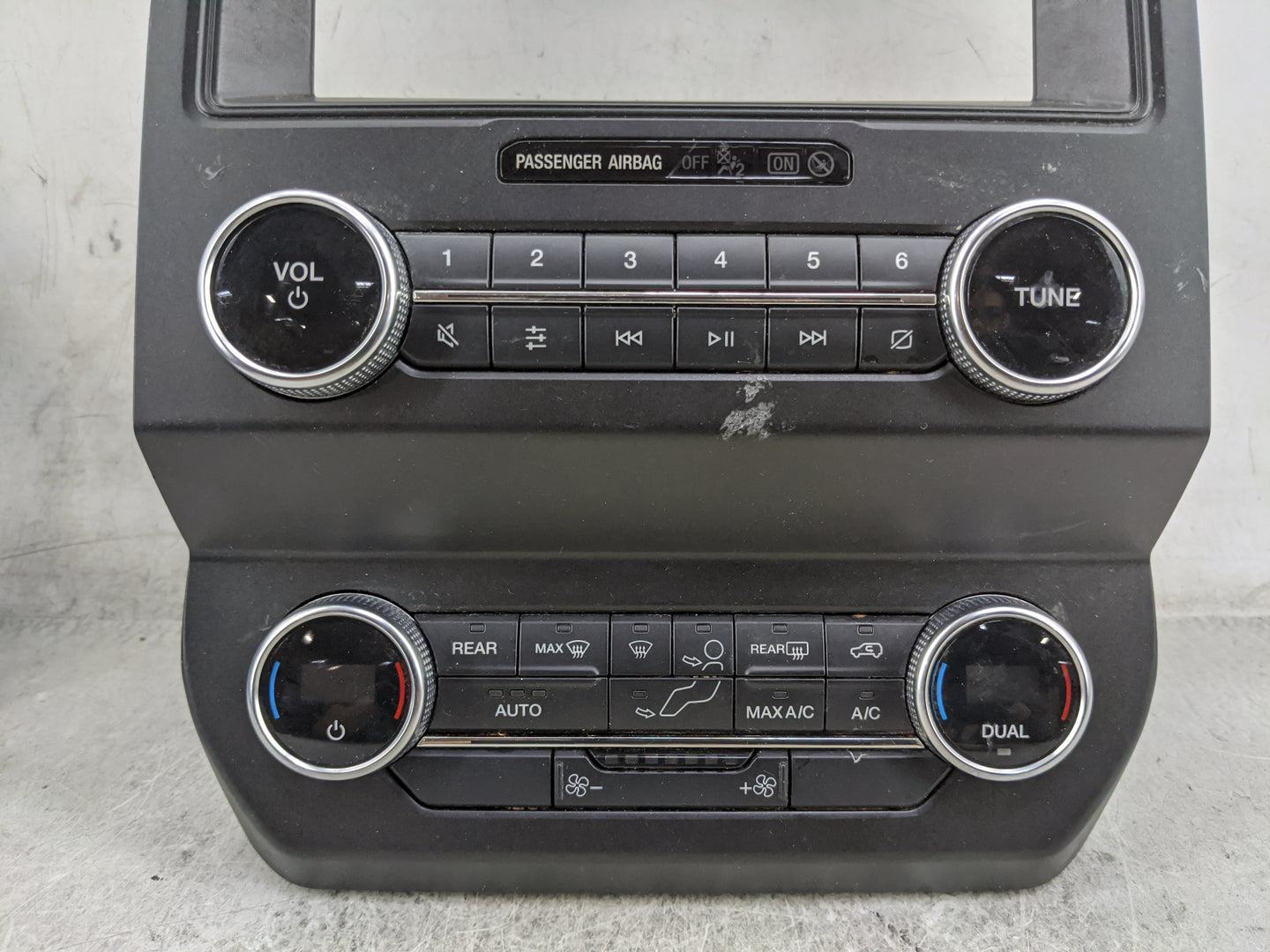 2019-2019 Ford Expedition Radio Control Panel 1474475 - Oemusedautoparts1.com