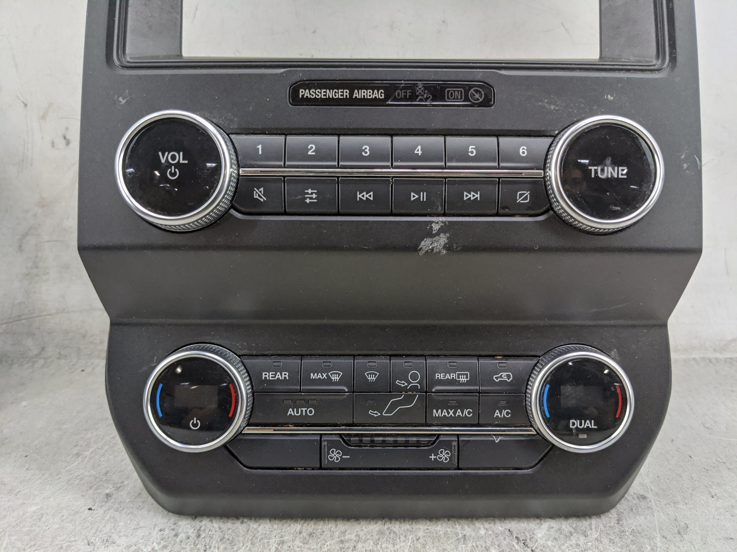 2019-2019 Ford Expedition Radio Control Panel 1474475 - Oemusedautoparts1.com