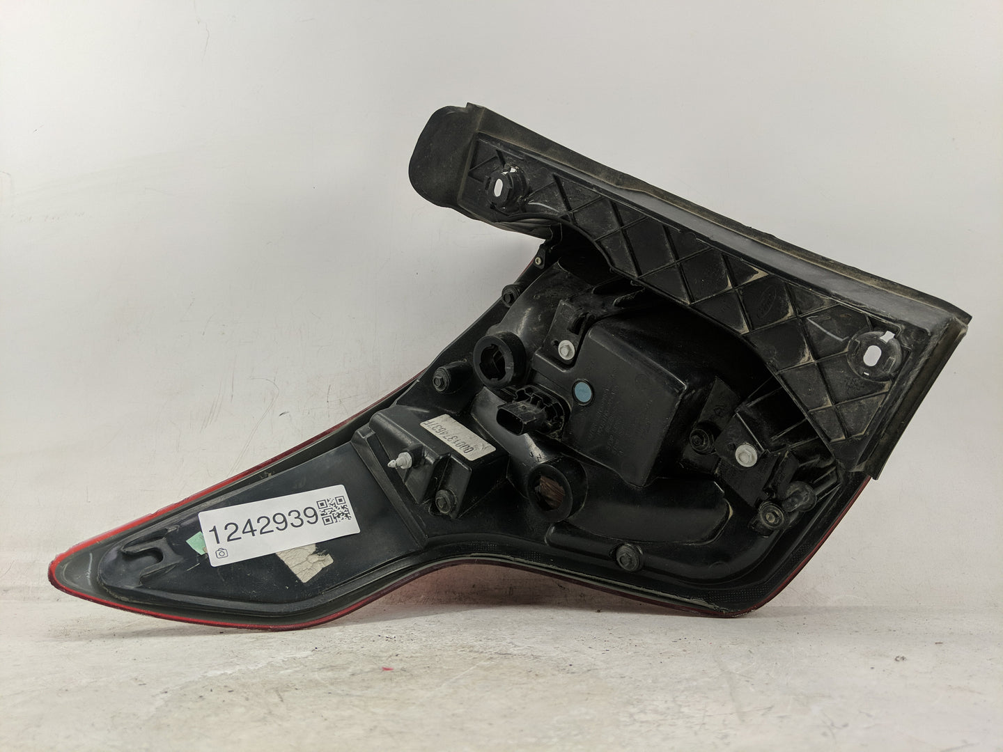 2019 Ford Explorer Tail Light Assembly Passenger Right OEM Fits OEM Used Auto Parts - Oemusedautoparts1.com